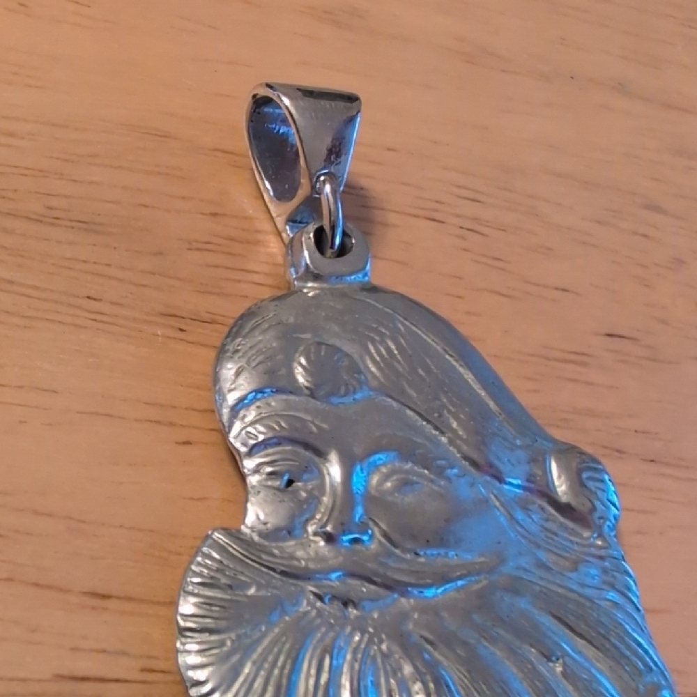 Pewter Silver Santa Claus Pendant - Picture 2 of 3